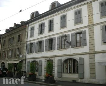 Appartement dans un ancien immeuble au coeur de Carouge...