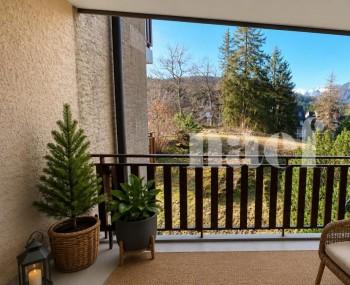 Appartement de 4 pièces au 1er étage avec 2 balcons