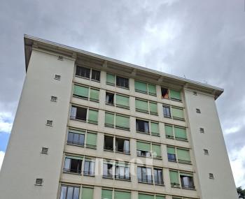 Arcade commerciale avec espace en sous-sol