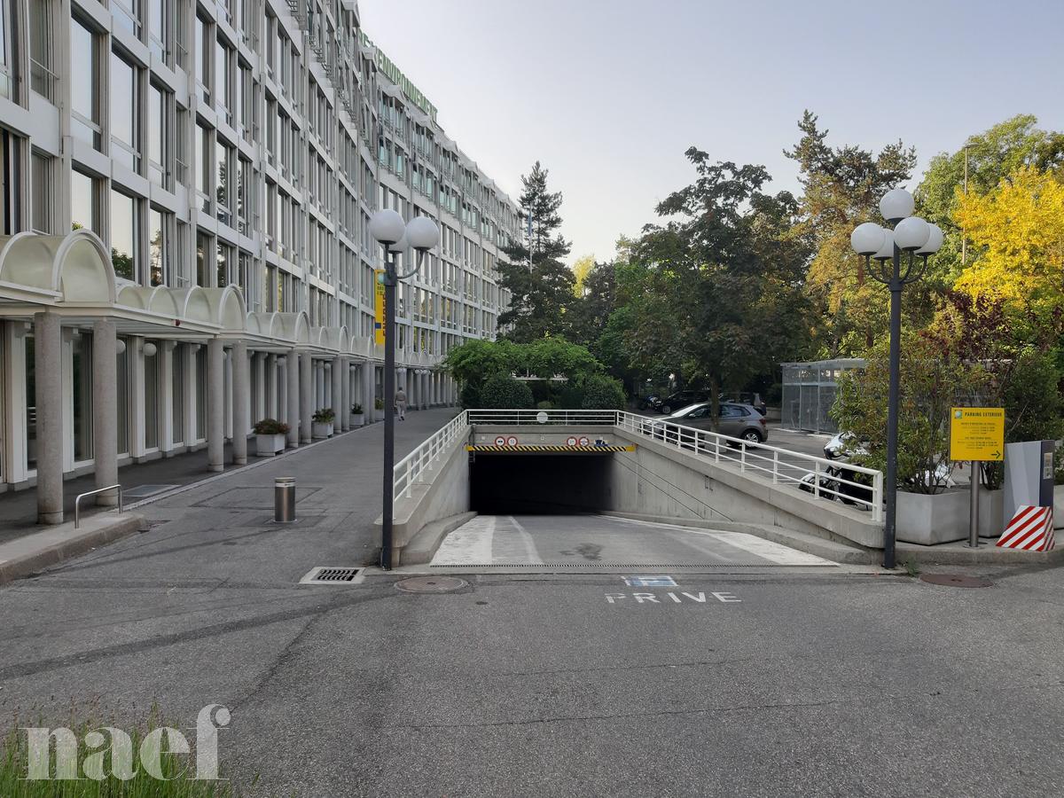 À louer : Parking couvert Châtelaine - Ref : 261018.65502 | Naef Immobilier