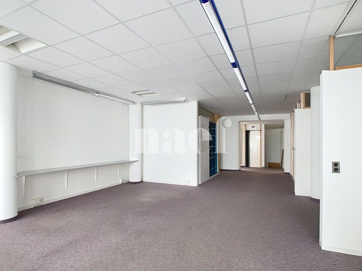À louer : Surface Commerciale Arcade Aigle - Ref : EC.38575 | Naef Immobilier