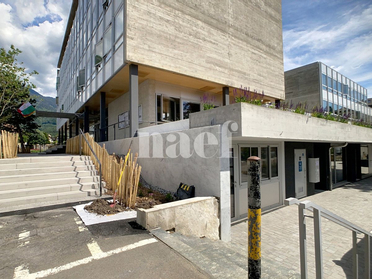 À louer : Surface Commerciale Arcade Aigle - Ref : EC.38577 | Naef Immobilier