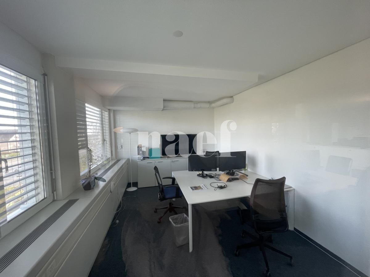 À louer : Surface Commerciale Bureau Gland - Ref : EC.45012 | Naef Immobilier