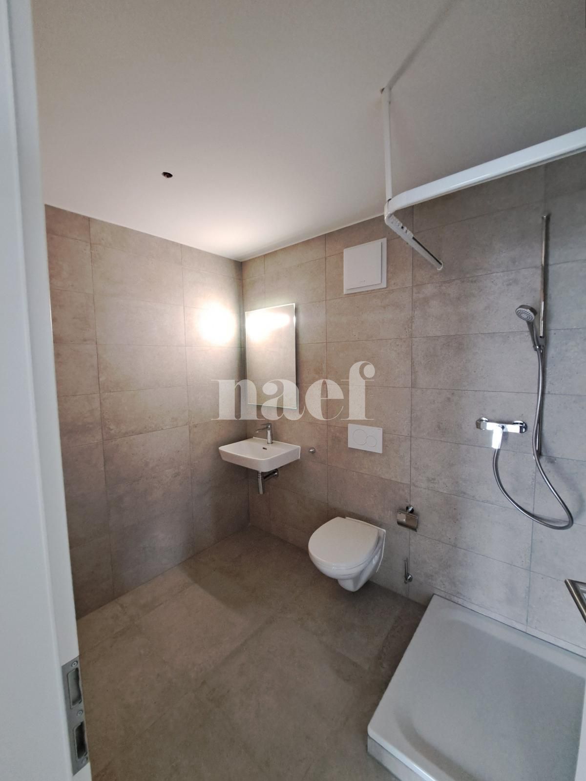 À louer : Surface Commerciale Bureau Kerzers - Ref : EC.45537 | Naef Immobilier