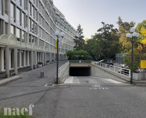 À louer : Parking couvert Châtelaine - Ref : 261018.65502 | Naef Immobilier